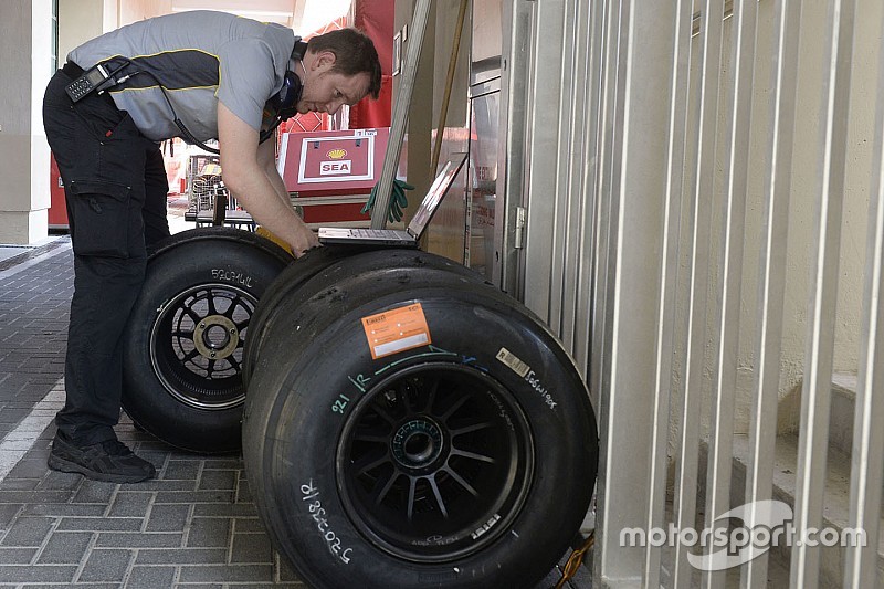Pirelli usará un auto antiguo para probar neumáticos de 2017