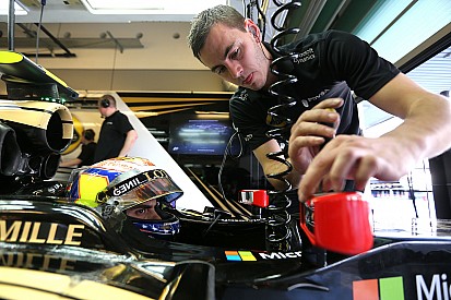 Lotus defiende a pilotos y reduce el riesgo de despido con Renault