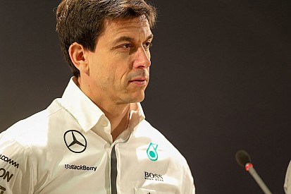 Totto Wolff pide dejar de "ser románticos con el pasado"