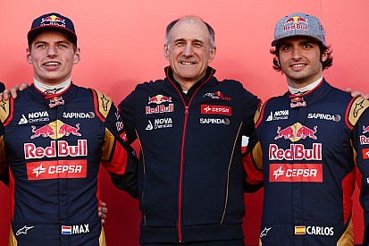 Scuderia Toro Rosso: год в фотографиях