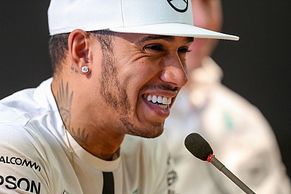 Hamilton le desea un Feliz Año Nuevo con una foto muy particular