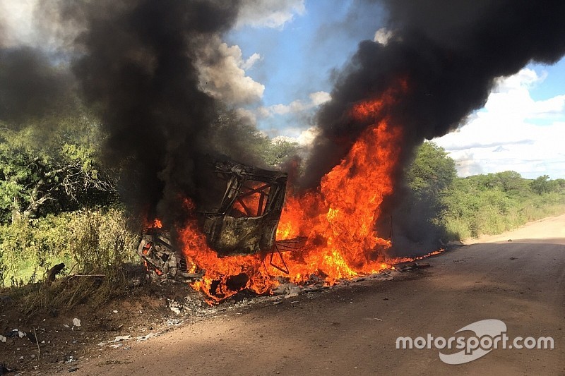 Top Renault truck exits Dakar in flames