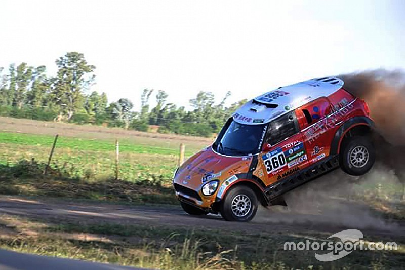 Video: Espectador graba el accidente que dejó 11 heridos en el Dakar