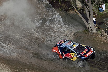 Peterhansel gana la Etapa 4 y Peugeot domina
