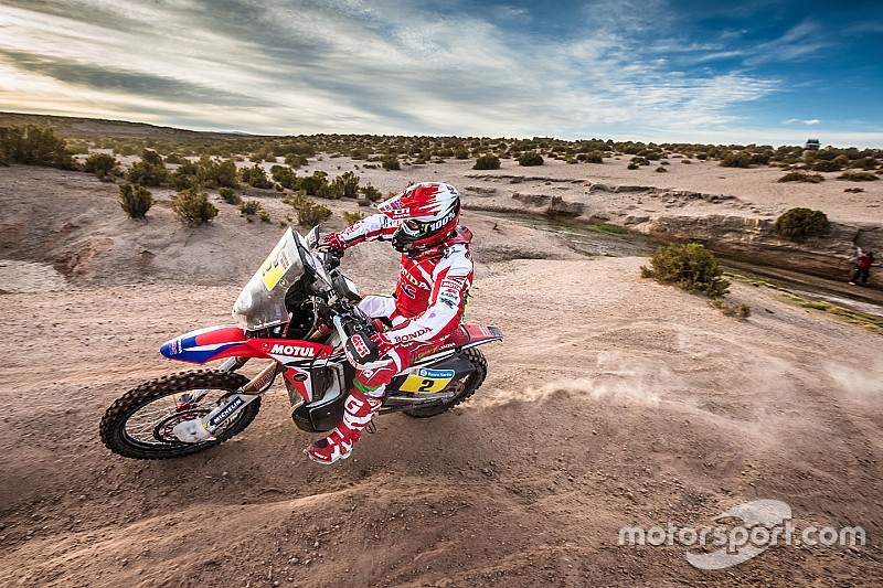 Dakar, una caduta costa la vetta a Paulo Goncalves