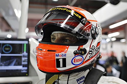 Button demande à ses fans de choisir son casque 2016