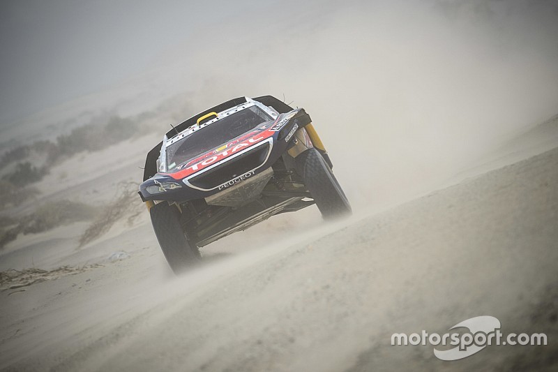 Dakar, Auto, Tappa 10: Sainz si ferma, Peterhansel va