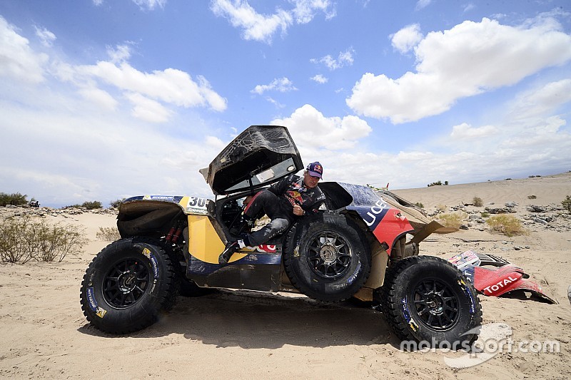 Dakar, la Peugeot conferma il ritiro di Carlos Sainz