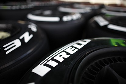 Гонщики призвали Pirelli изменить подход к шинам