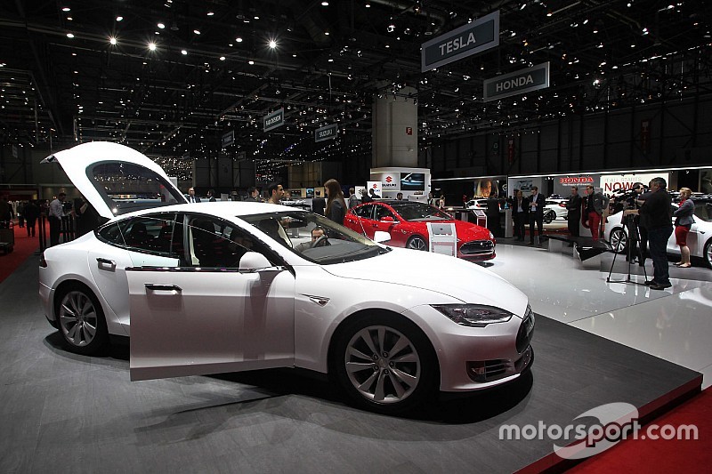 Tesla-baas Elon Musk wil nu ook elektrisch vliegtuig bouwen