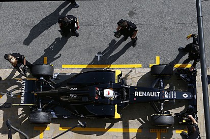Magnussen: "Bello tornare in macchina dopo 11 mesi!"