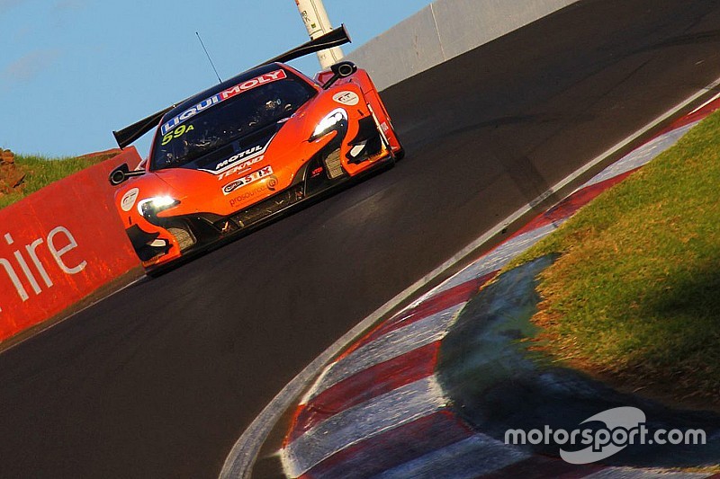 Shane Van Gisbergen confermato in McLaren GT anche per il 2016