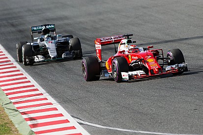 Rosberg twijfelt aan snelheid: "Weet niet of we voor of achter Ferrari staan"