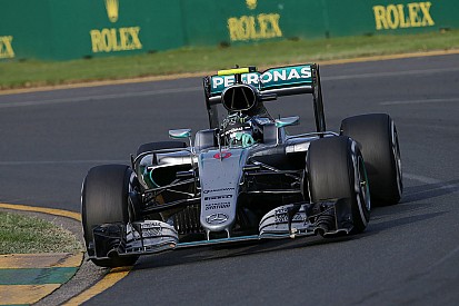 Rosberg es el primer líder; Mercedes ya manda entre contructores