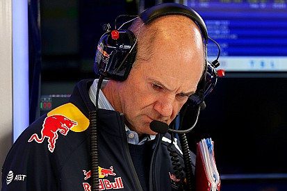 Ньюи будет поровну делить время между Red Bull и Aston Martin
