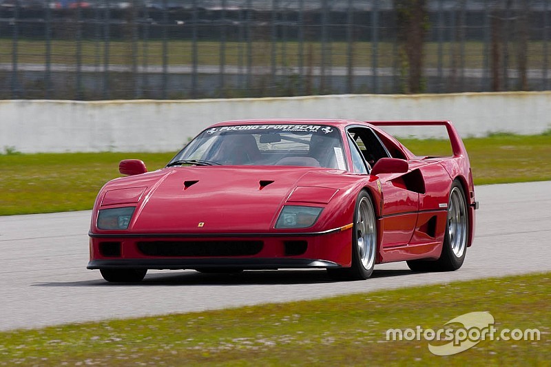 Video: Ferrari F40 drift door de sneeuw op Japanse skipiste