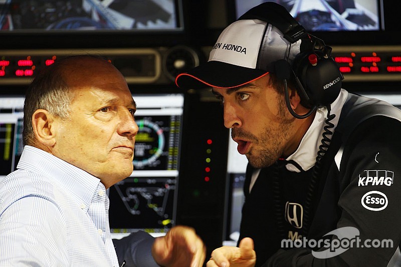 McLaren: “Alonso was door twee Spaanse artsen fit verklaard”
