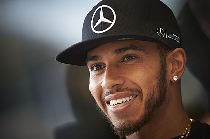 Hamilton: "Amo l'arte: il mio primo quadro è stato un Dalì!"