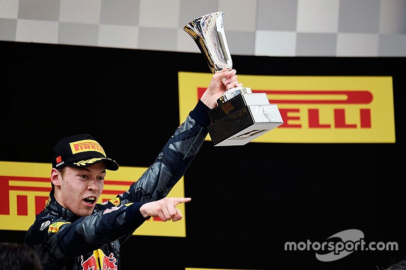 Daniil Kvyat 'Driver of the Day' in GP van China