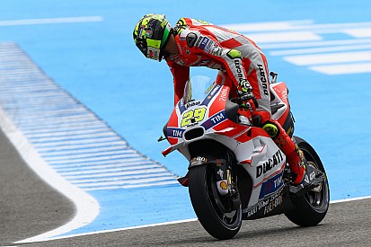 La carenza di grip al posteriore ha mandato in crisi Iannone