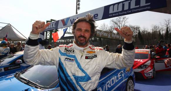 Yvan Muller Valencia'da ilk yarışın galibi