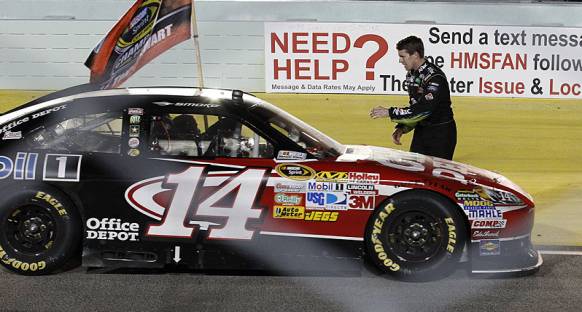 NASCAR'daki nefes kesen finalde Stewart şampiyon