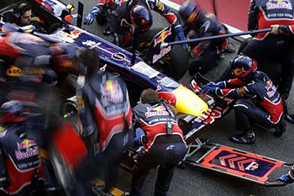 Red Bull ve Mercedes pit stop hızında lider