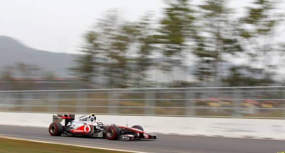 Button: Yarışın favorileri McLaren ve Red Bull