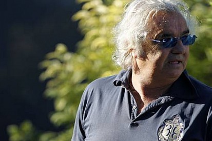 Briatore: Vettel Ferrari'nin yükünü kaldıramaz