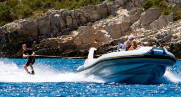 Vettel, Ecclestone ile tatil yapıyor