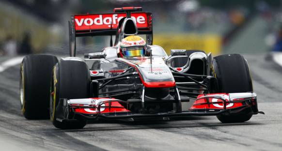 2011 Macaristan Grand Prix Cuma 2. antrenmanlar - Lewis geçilmedi