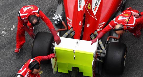Ferrari'nin arka kanadı illegal bulundu