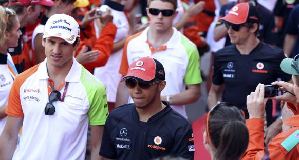 Hamilton: Vettel sezonu domine edebilir
