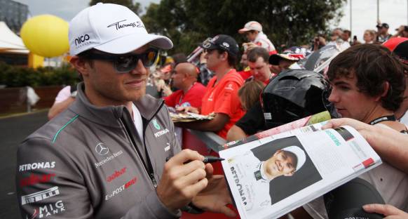 Mercedes GP Melbourne'ün üzüntüsünü yaşıyor