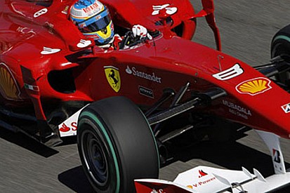 Alonso Ferrari'nin evinde pole pozisyonunda