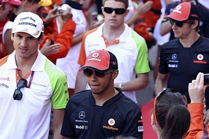 Hamilton para karşılığı imza iddiasına açıklık getirdi