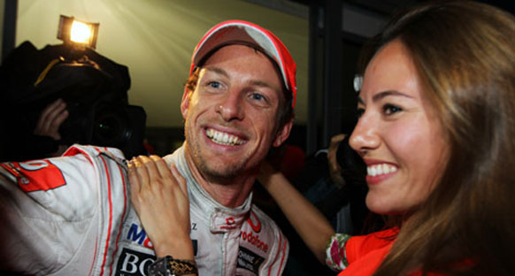 Button Japon manken sevgilisinden ayrıldı
