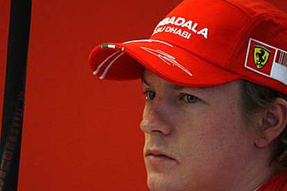 Raikkonen'in yarış öncesi fotoğrafçıyla 'sıcak teması'