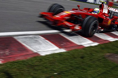Ferrari jant kapakları olmadan yarıştı