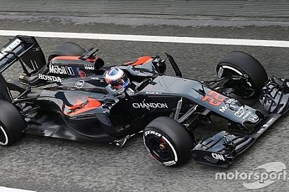 McLaren-Honda tüm özellikleri yeni olan 2016 aracıyla testlere katılıyor