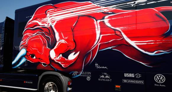 Toro Rosso Ferrari motorunu kullanmak için aracın tasarımını büyük ölçüde değiştirdi