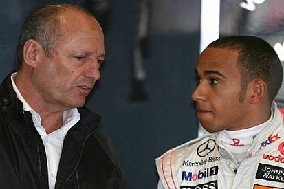 Ron Dennis Hamilton'un yaşam tarzını onaylamıyor