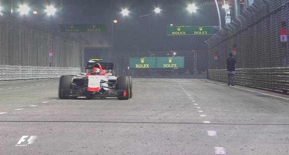 Singapur'da pistte biri var