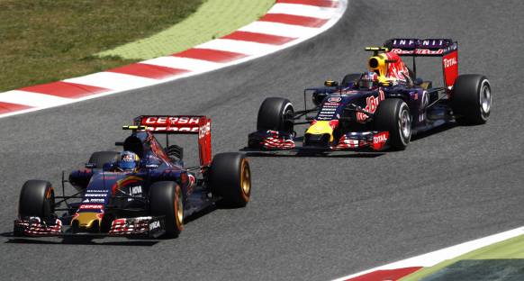 Sainz Jr. ve Kvyat cezadan kurtuldu
