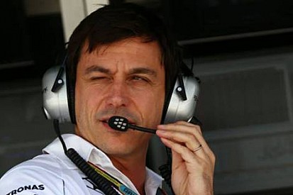 Wolff: Mercedes strateji konusunda esnek olmalı