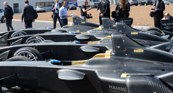 Oval Pistlerin tehlikesi Senna ve Speed'i Indycar'a katılma konusunda caydırdı