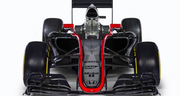 MP4-30 üzerinde göze çarpan ilk değişimler