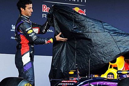 Red Bull, 2015 aracını Jerez'e yetiştirmeye çalışıyor