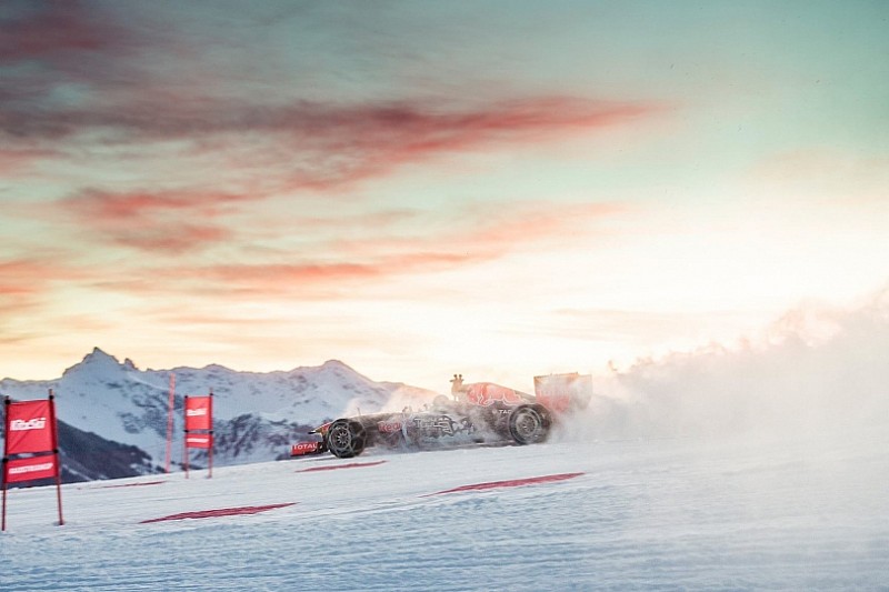 Сніжні заїзди Red Bull: Макс переміщує гори