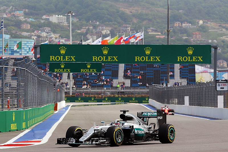 Sochi, Libere 3: Hamilton sfida Rosberg. Vettel è terzo